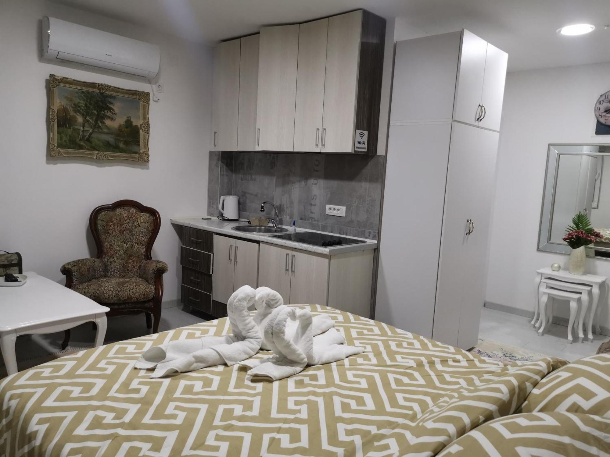 In Apartments Airport Mitrovici  Bagian luar foto