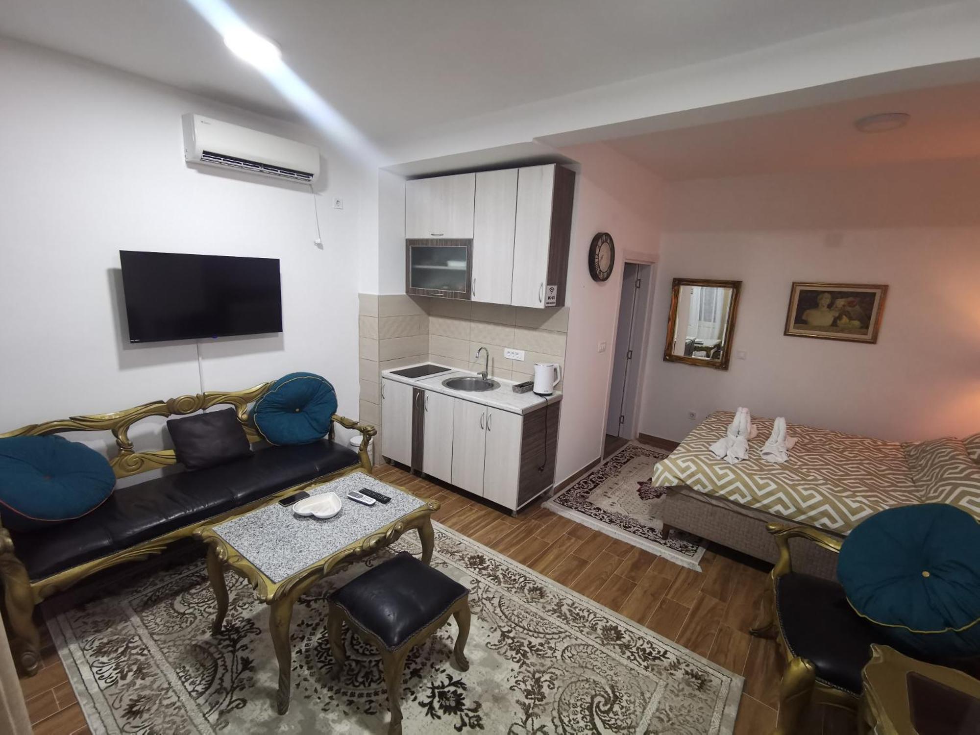 In Apartments Airport Mitrovici  Bagian luar foto